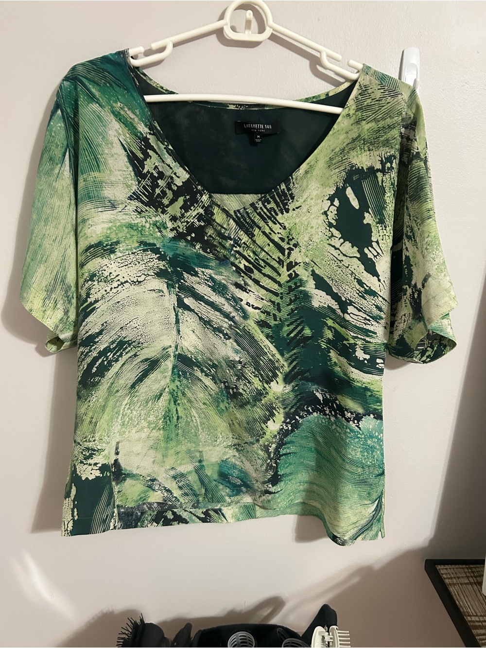 Lafayette 148 New York Green Abstract Print V-Neck Top